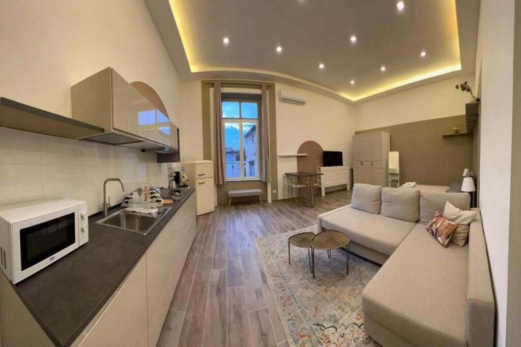Centralissimo E Silenzioso Naples Luaran gambar