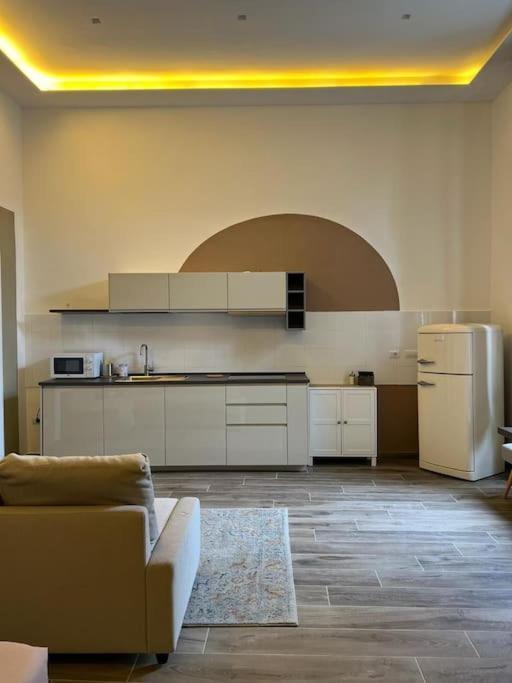 Centralissimo E Silenzioso Naples Luaran gambar